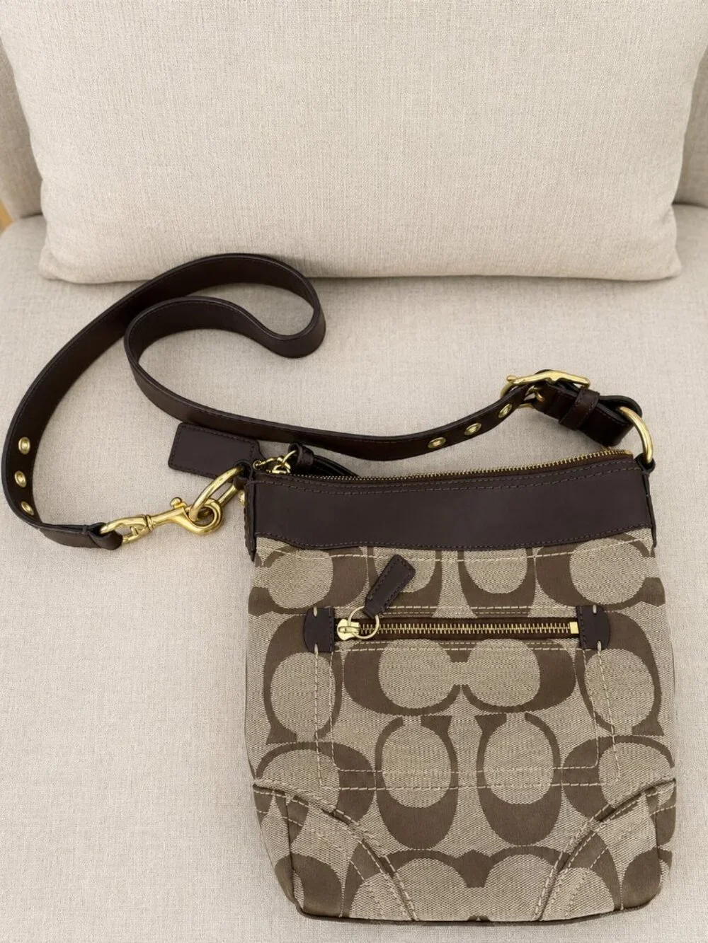 Coach Signature Crossbody Bag – Brown/Tan Jacquard Canvas with Leather Trim - Picture 3 of 4